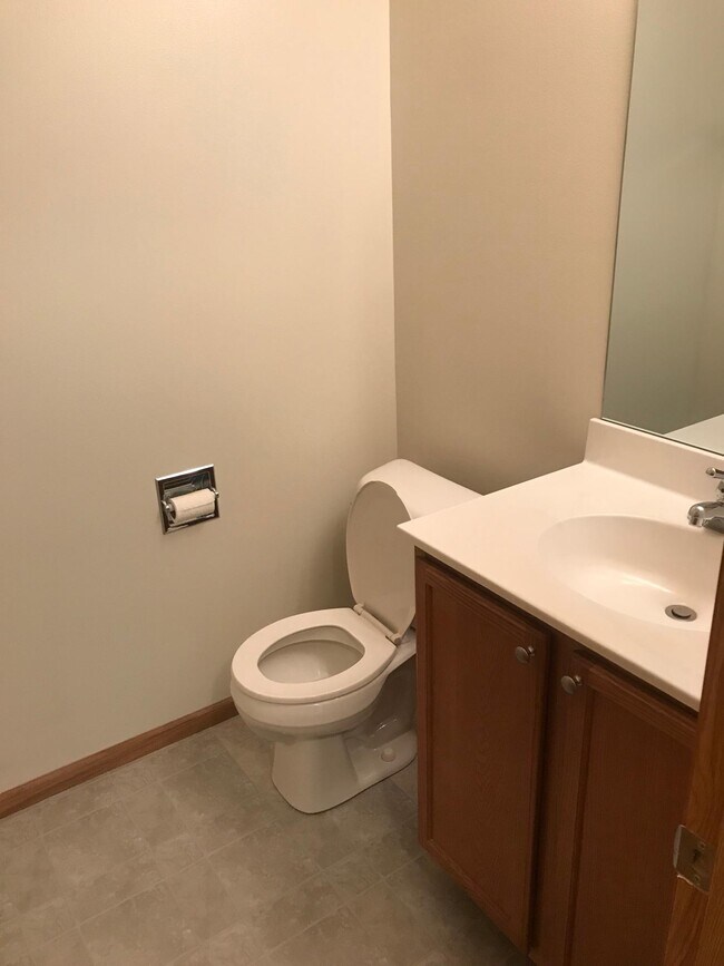 Building Photo - 825 Parker Blvd