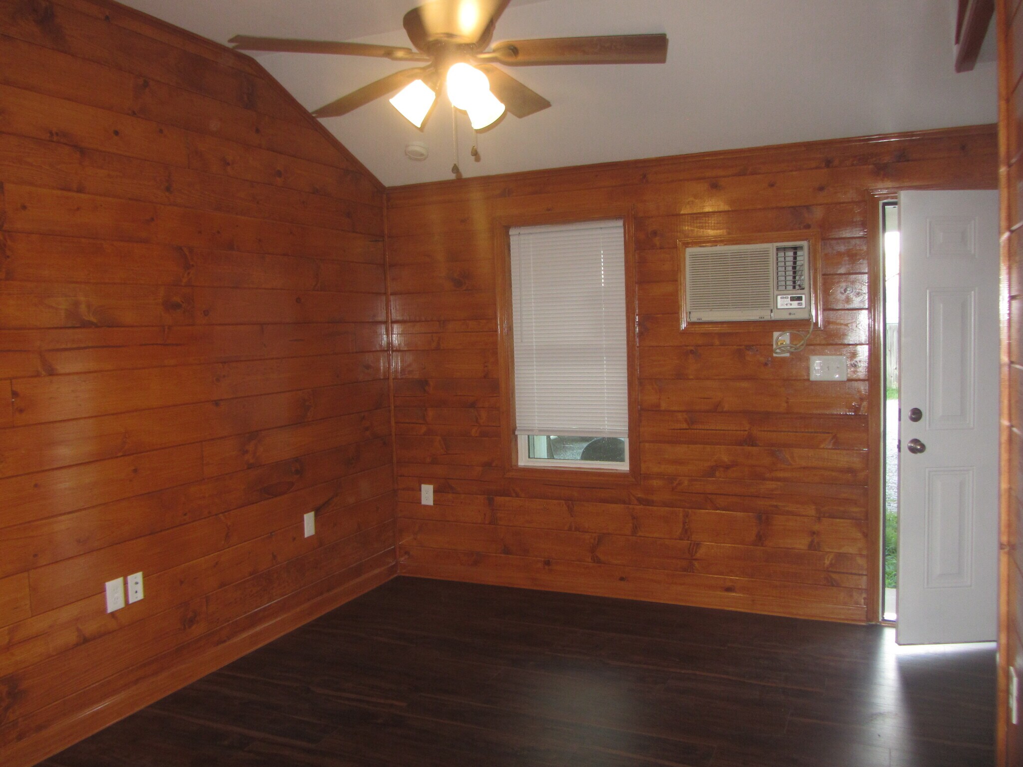 APT # 02 - STUDIO - $ 725 - 15091 Fort Campbell Blvd