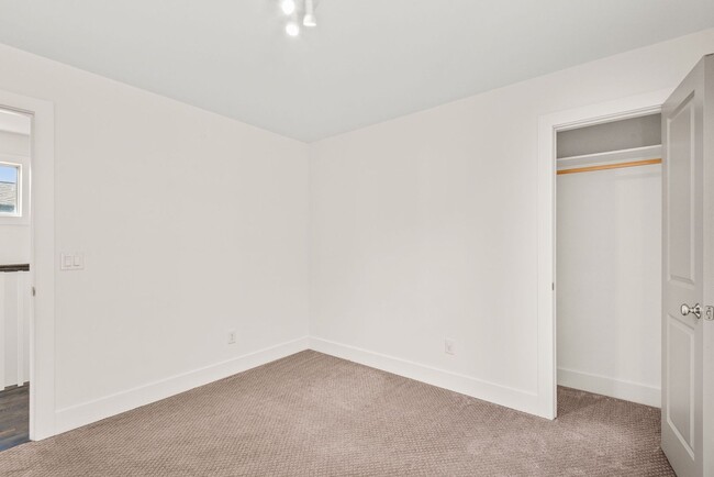 Building Photo - East Nashville Rental!
