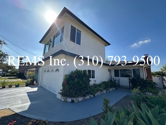 Building Photo - Beautifully Updated Home with 2-Car Garage & Large Bonus Family Room