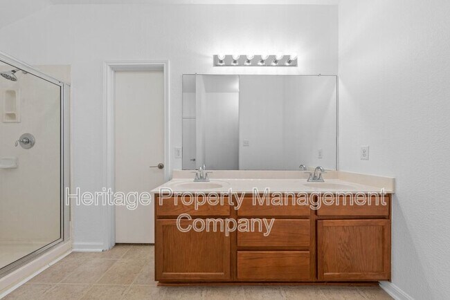 Building Photo - 9302 Mare Country