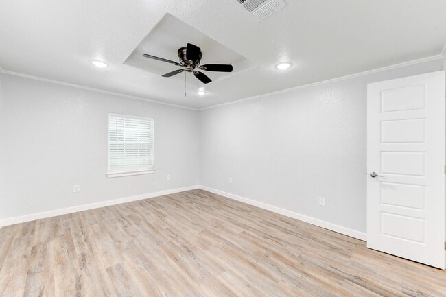 Building Photo - Available NOW!!!! Beautiful 1 story, 3 bedroom, 2 bath home.This is exactly what you have been lo...