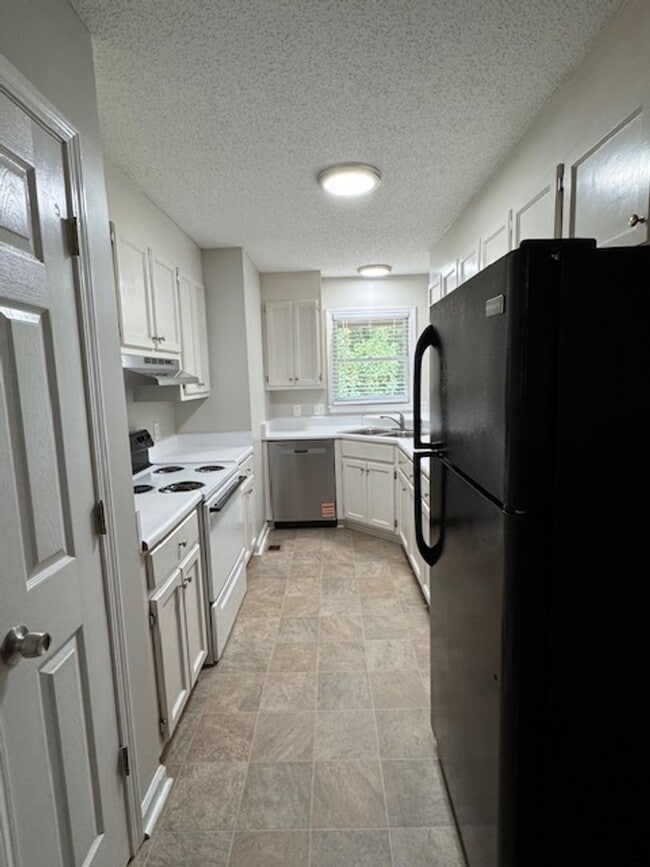 Building Photo - Downtown Greer area - This duplex is such ...