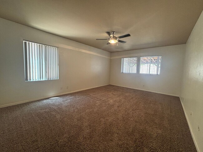 Building Photo - 44321 Sunmist Ct