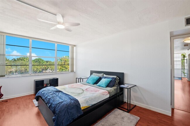 Building Photo - 2771 Taft St