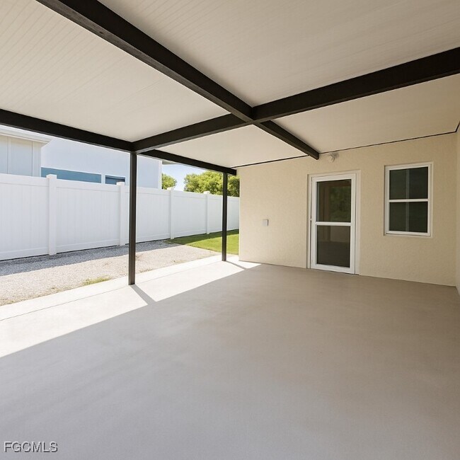 Building Photo - 581 Wood Ave