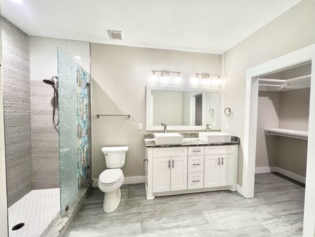 Building Photo - 9 Praiseworthy Dr