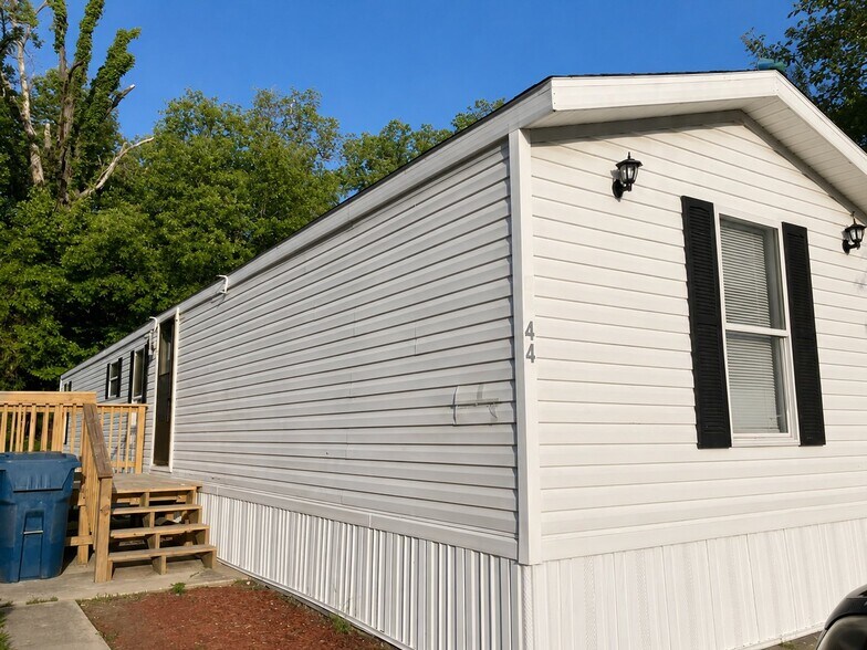 Building Photo - 44 Deerwood Park