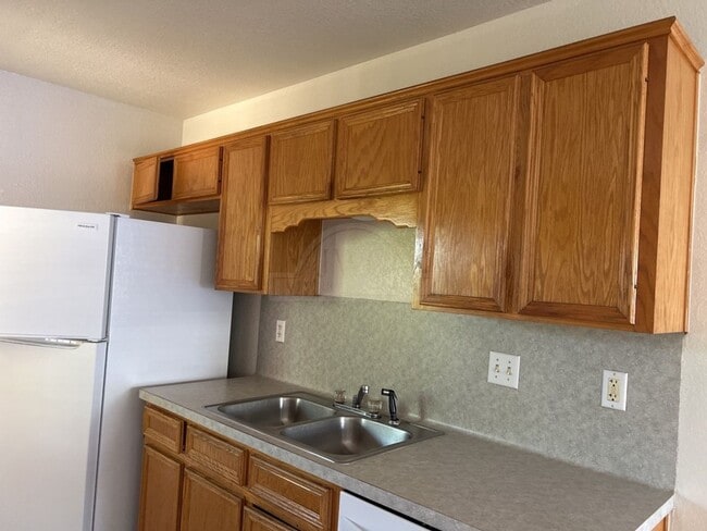 Building Photo - 902 McDaniel Cir