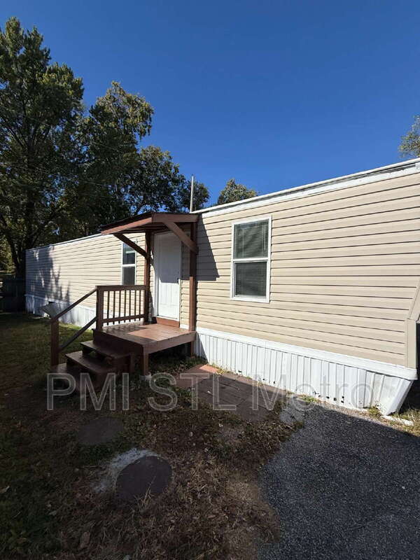 Primary Photo - 747 Cunningham Ave