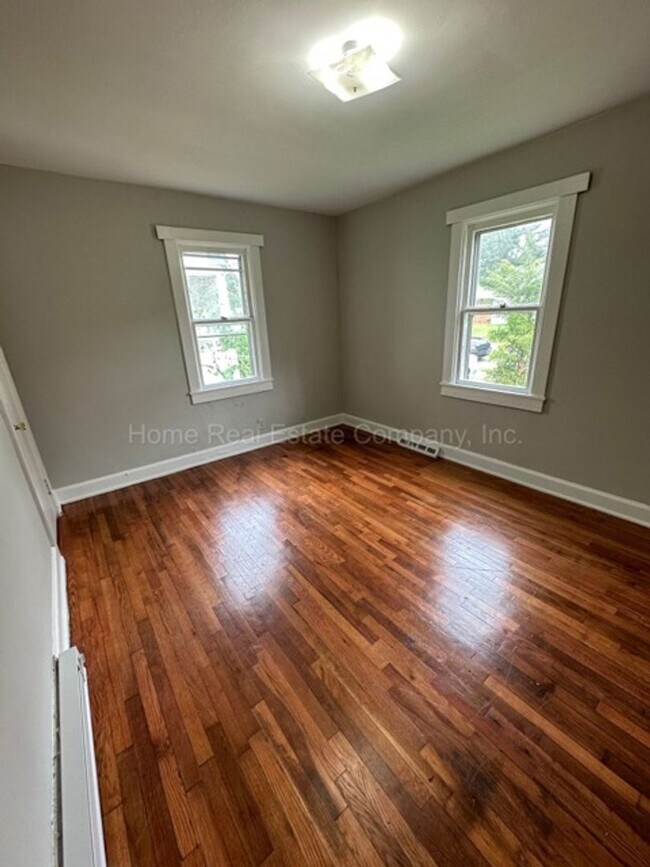 Building Photo - 720 W Twenty-Sixth St