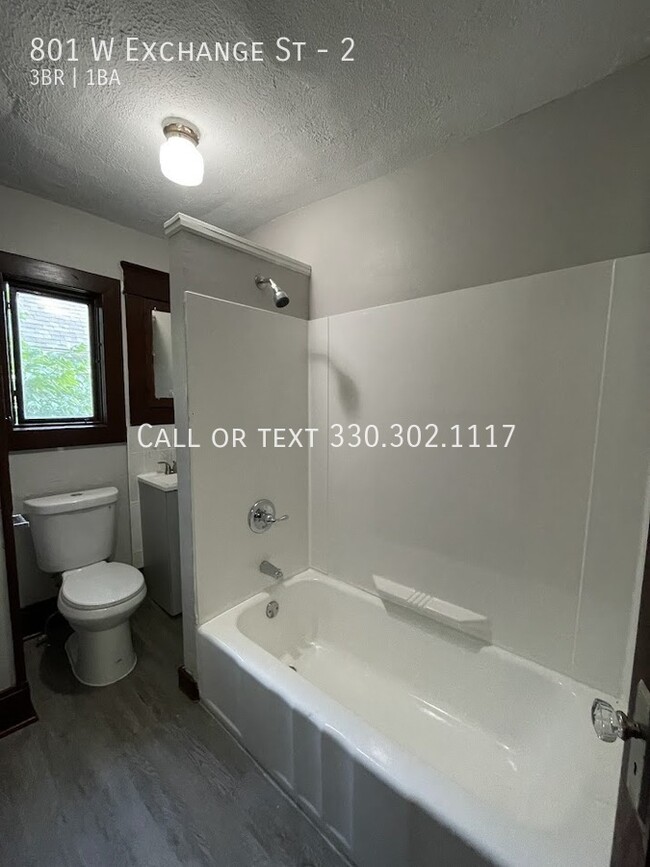 Building Photo - Three bedroom one bathroom second level ap...