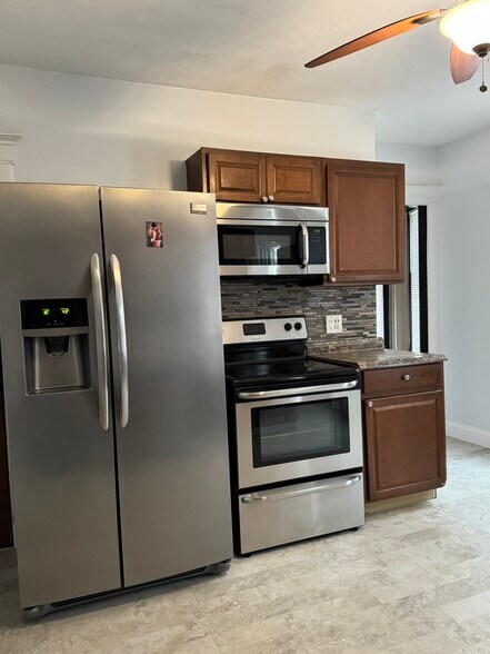 Building Photo - 37 Mountford St