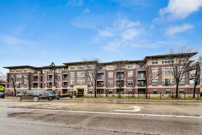 Building Photo - 6436 Roosevelt Rd