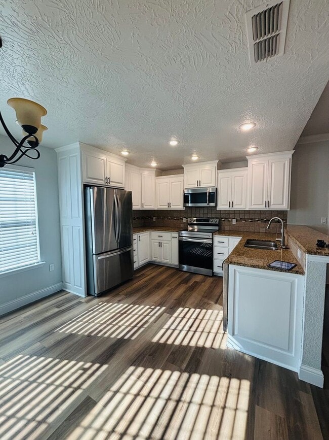 Building Photo - 517 Almond Tree Ln