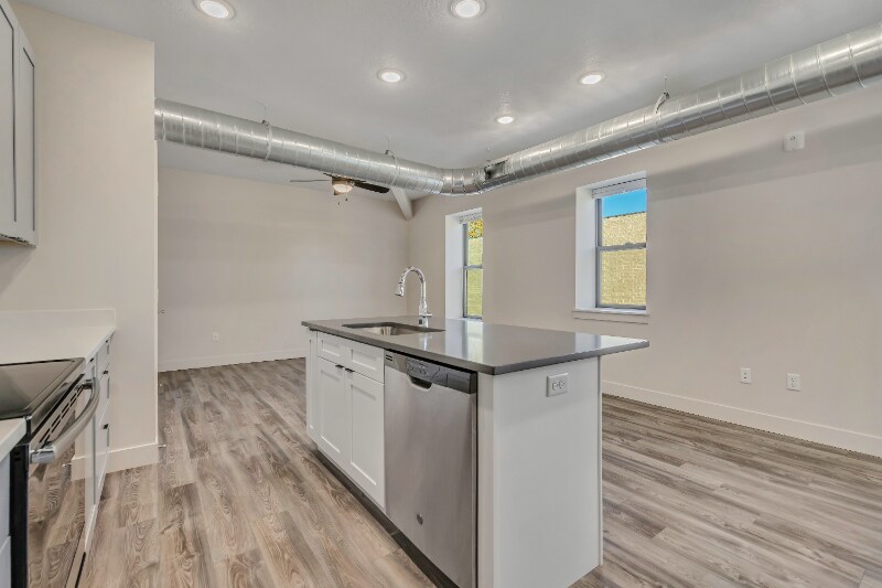 Building Photo - 606 W North Temple St