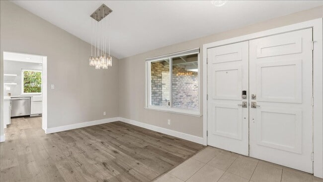 Building Photo - 1016 Woodglen Dr