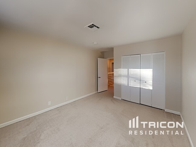 Building Photo - 3746 Terrace Dr