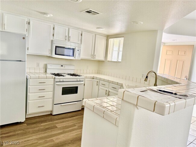 Building Photo - 7400 W Flamingo Rd
