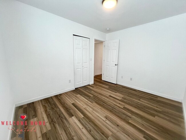 Building Photo - 4 bedroom home with air conditioning - Great location!!!  HUGE basement for your man cave or she ...