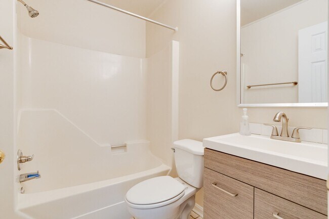 Building Photo - Crofton Condo For Rent