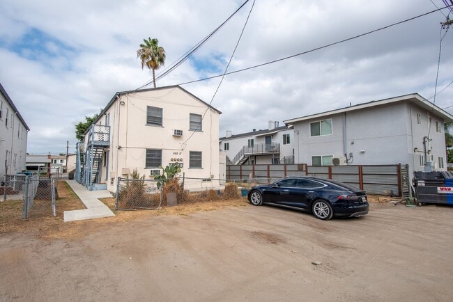 Building Photo - 4513-4519 Wilson Avenue