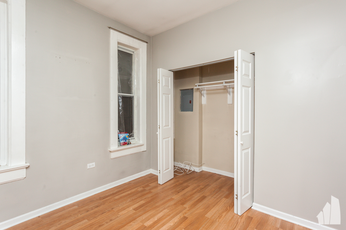 Building Photo - 948 W Willow St