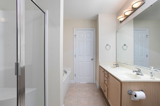 Building Photo - Beautiful 3 Bedroom/ 2.5 Bath Townhome in Northern Durham! Available Now!