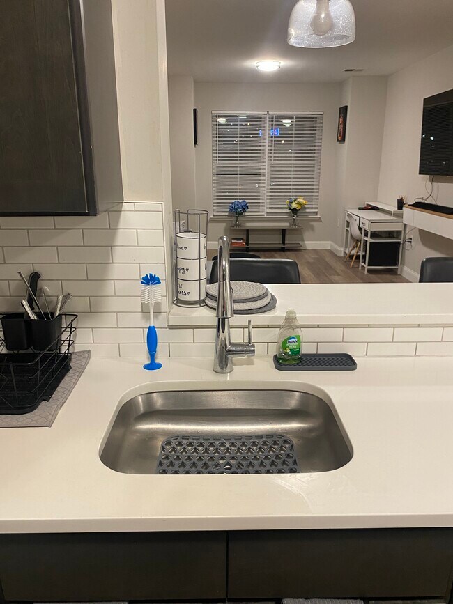 Building Photo - 500 S Center St