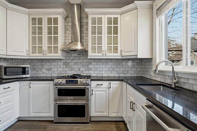 Building Photo - 37 W 34th St.