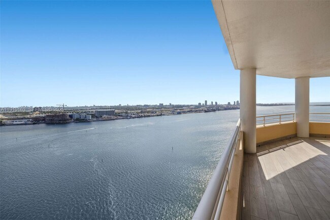 Building Photo - 808 Brickell Key Dr