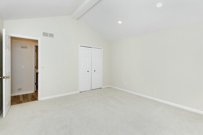 Building Photo - 37743 Avon Ln