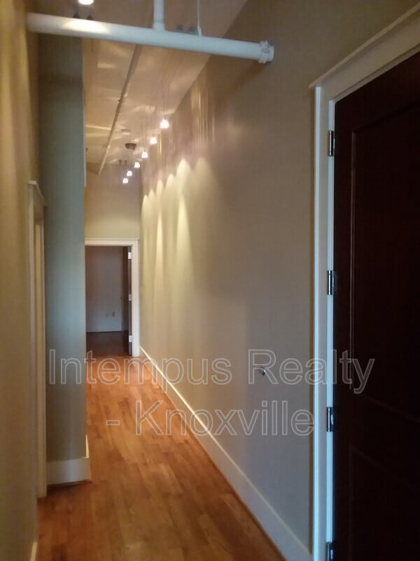 Building Photo - 402 S Gay St