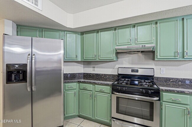 Building Photo - 1117 W Bend Ln