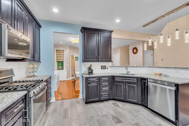 Building Photo - 47 McCormick Ave N