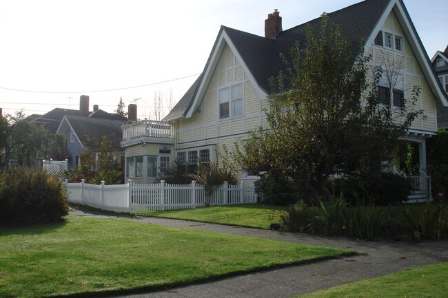 Building Photo - 3402 N 28th St