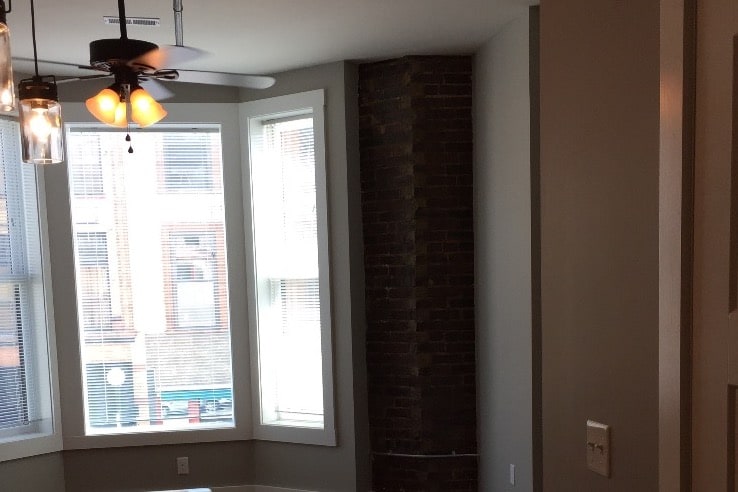 Living Room w/ Bay Window - 314 N Main St