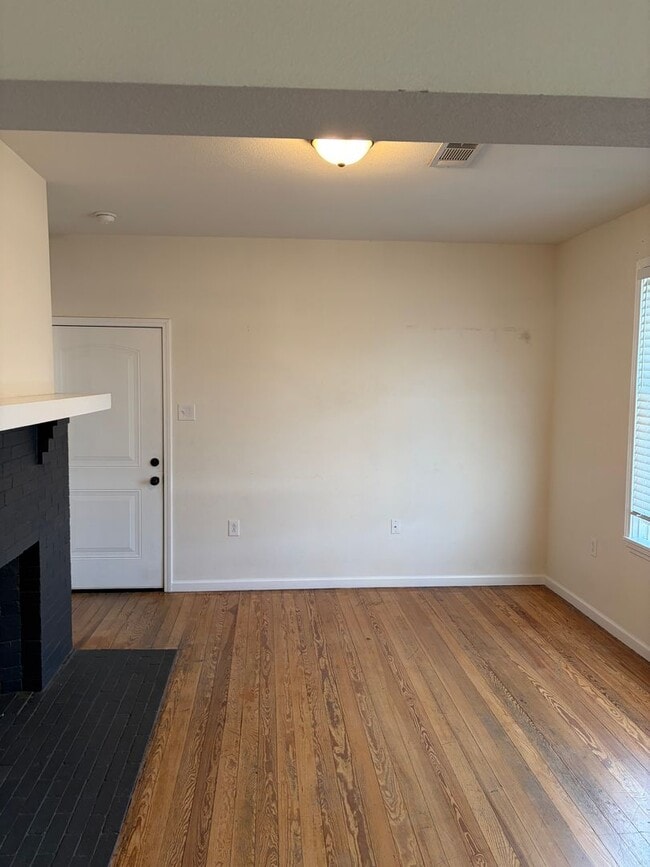 Building Photo - 707 N 19th St