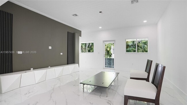 Building Photo - 711 Sunset Rd