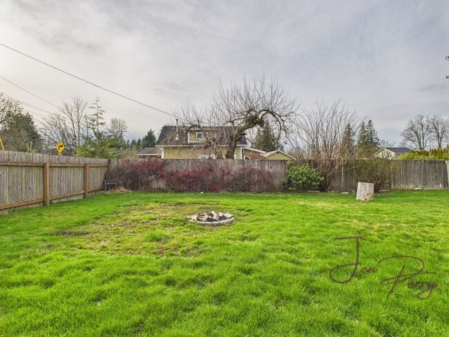 Building Photo - Two Bedroom One Bath House for Rent in Everson with Detached Garage