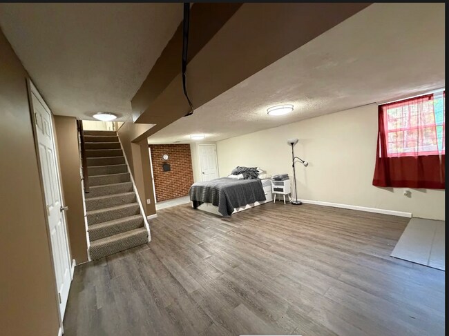 Building Photo - Dormont One-Level Ranch-2 bedrooms/2 bathrooms