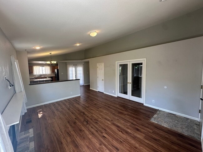 Building Photo - 3 bedroom, 2 bath home in Sparks! Must see!!!