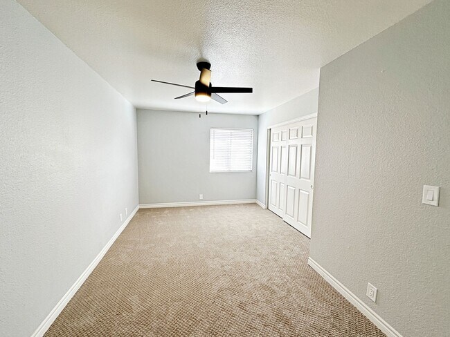 Building Photo - 5080 Indian River Dr