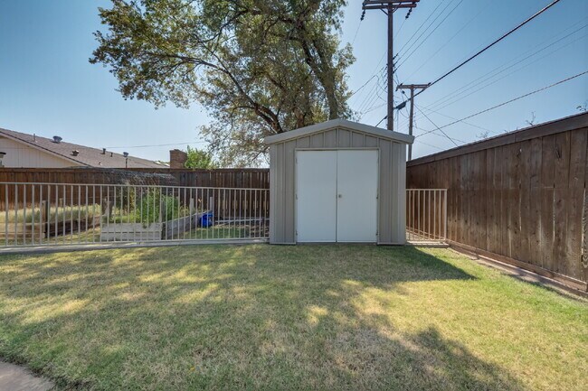 Building Photo - Spacious 3 bed 2 bath with Large Bonus Room!!