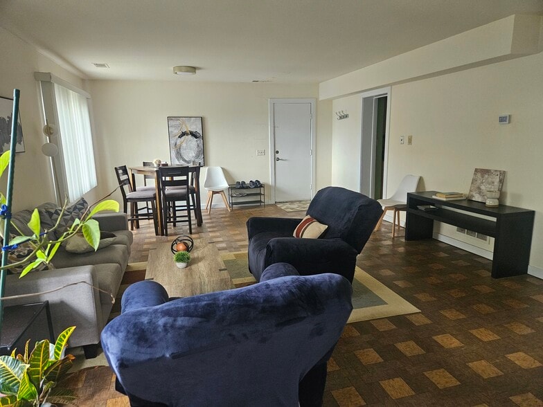 Shared living room - 4654 Charleston Ter NW