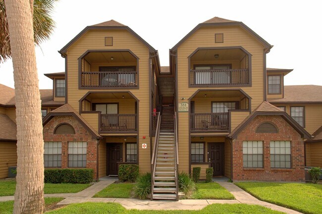 Building Photo - 1/1 3rd Floor with private balcony in gate...