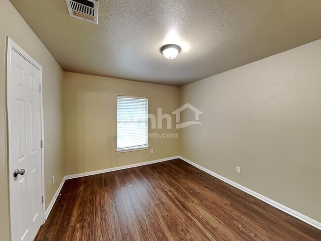 Building Photo - 3723 Holden Ct