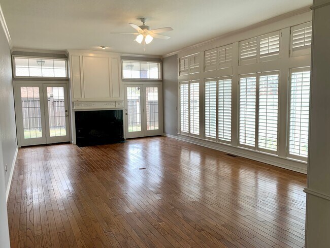 Building Photo - 3801 Tudor Cir