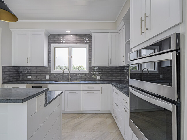 Building Photo - 8405 Red Bay Ct
