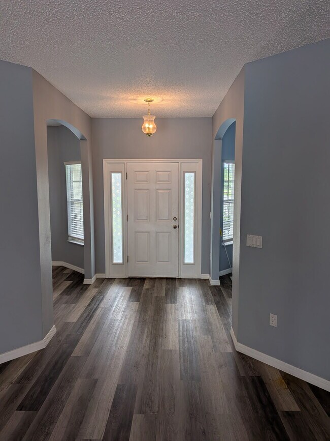 Building Photo - 27 La Mancha Dr